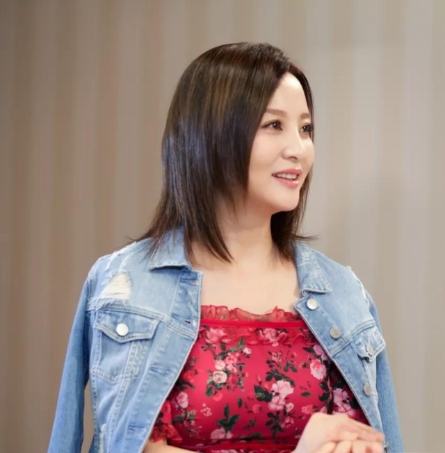 陶红最新综艺节目聚焦明星真实生活风采